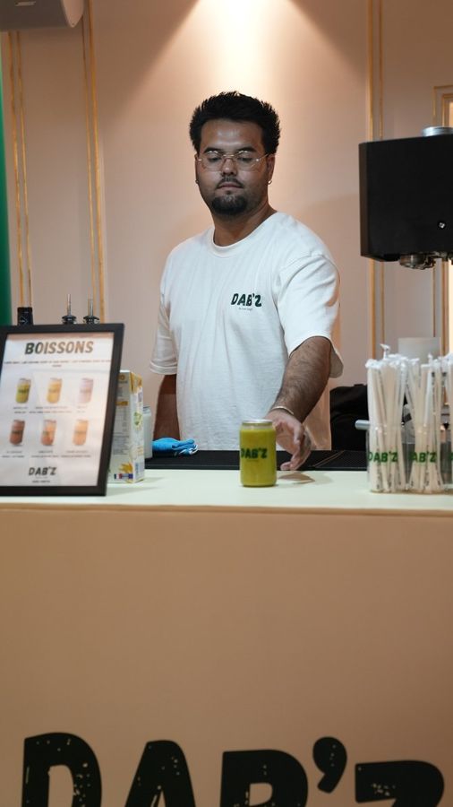 Barista Dab'z au comptoir